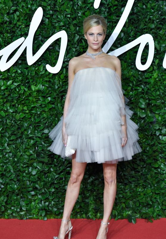 Poppy Delevingne – Fashion Awards 2019 Red Carpet in London