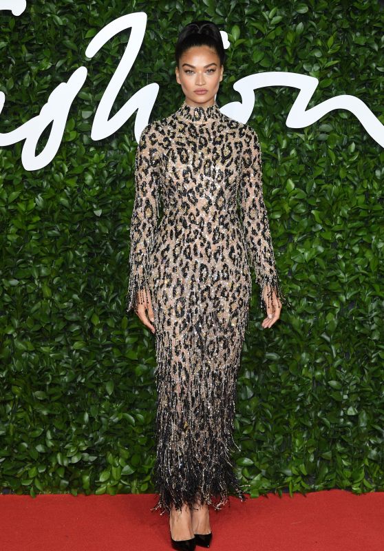 Shanina Shaik – Fashion Awards 2019 Red Carpet in London