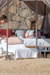  Tatiana Dieteman and Tobey Maguire - Mexico 12/30/2019