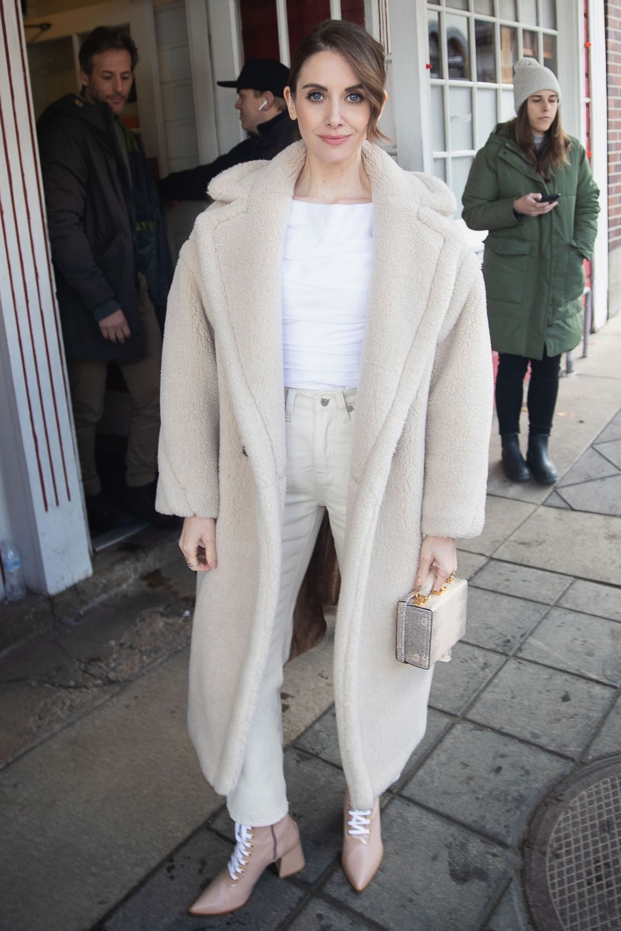 Alison Brie Cute Winter Style - Out in Park City 01/26/2020 • CelebMafia