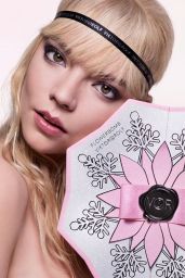 Anya Taylor-Joy - Viktor & Rolf Flowerbomb Fragrance 2020