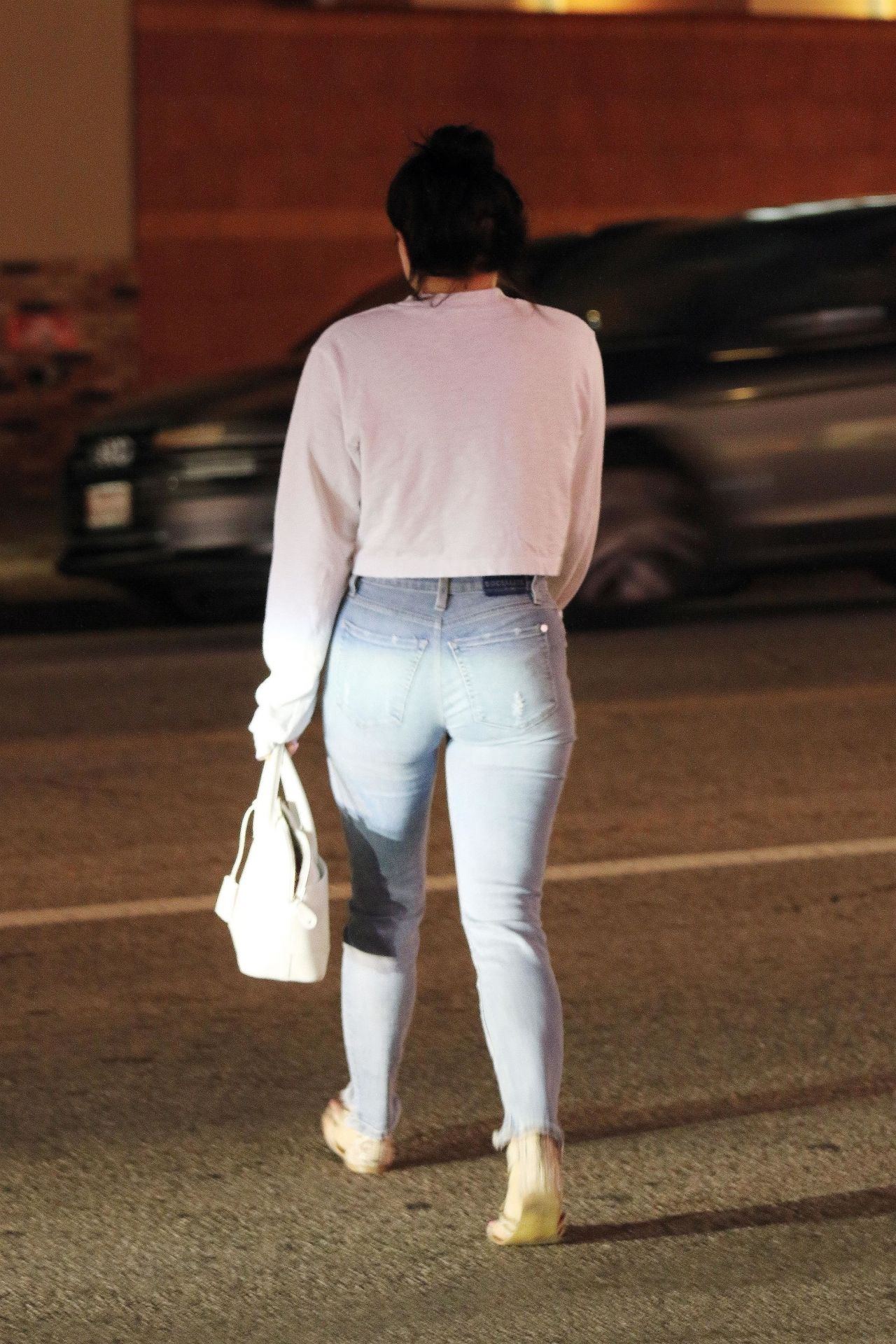 Ariel Winter Booty in Jeans 01/03/2020 • CelebMafia