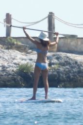Bethenny Frankel - Paddle Board Workout in Cancun 01/01/2020