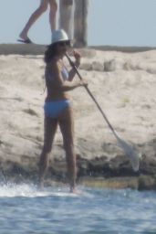 Bethenny Frankel - Paddle Board Workout in Cancun 01/01/2020