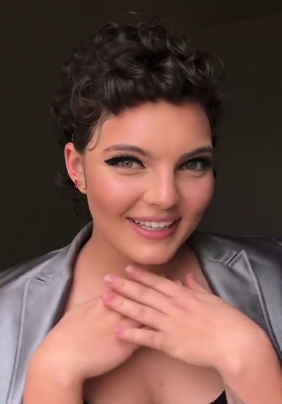 Camren Bicondova - Social Media 01/23/2020