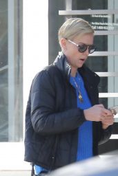 Charlize Theron Street Style 01/08/2020