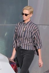 Charlize Theron Street Style 01/10/2020