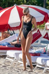 Devon Windsor in a Swimsuit - Miami 01/04/2020