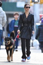 Emily Ratajkowski - Walking Her Dog Colombo in New York 01/19/2020