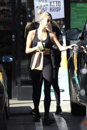 Hailey Rhode Bieber  in Gym Ready Outfit 01/29/2020