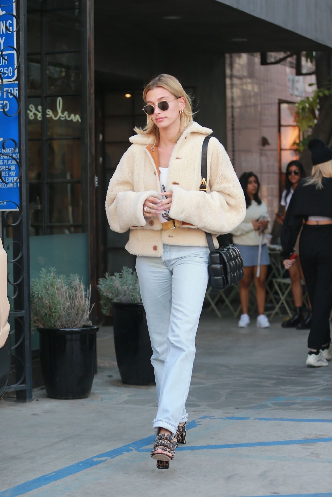 Hailey Rhode Bieber - Leaves Nine Zero One Hair Salon in LA 01/04/2020