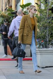 Hailey Rhode Bieber Street Style - Beverly Hills 01/23/2020