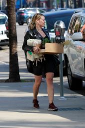 Hilary Duff in Leggings - Shops For Flowers and Succulents in Studio City 01/14/2020