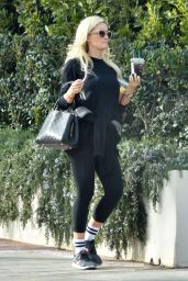 Holly Madison - Heads to the Gym 01/25/2020