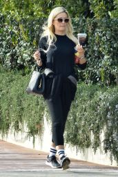 Holly Madison - Heads to the Gym 01/25/2020