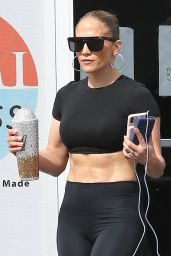Jennifer Lopez in Gym Ready Outfit 01/29/2020