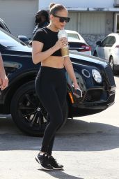 Jennifer Lopez in Gym Ready Outfit 01/29/2020