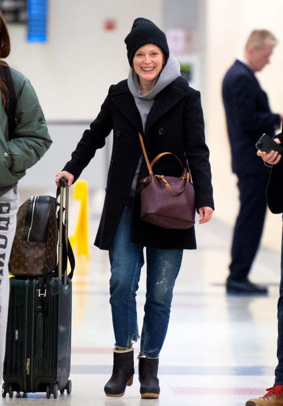Julianne Moore in Travel Outfit - JFK Airport 01/03/2020