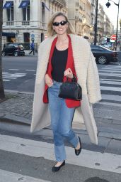 Karlie Kloss Street Fashion - Paris 01/22/2020
