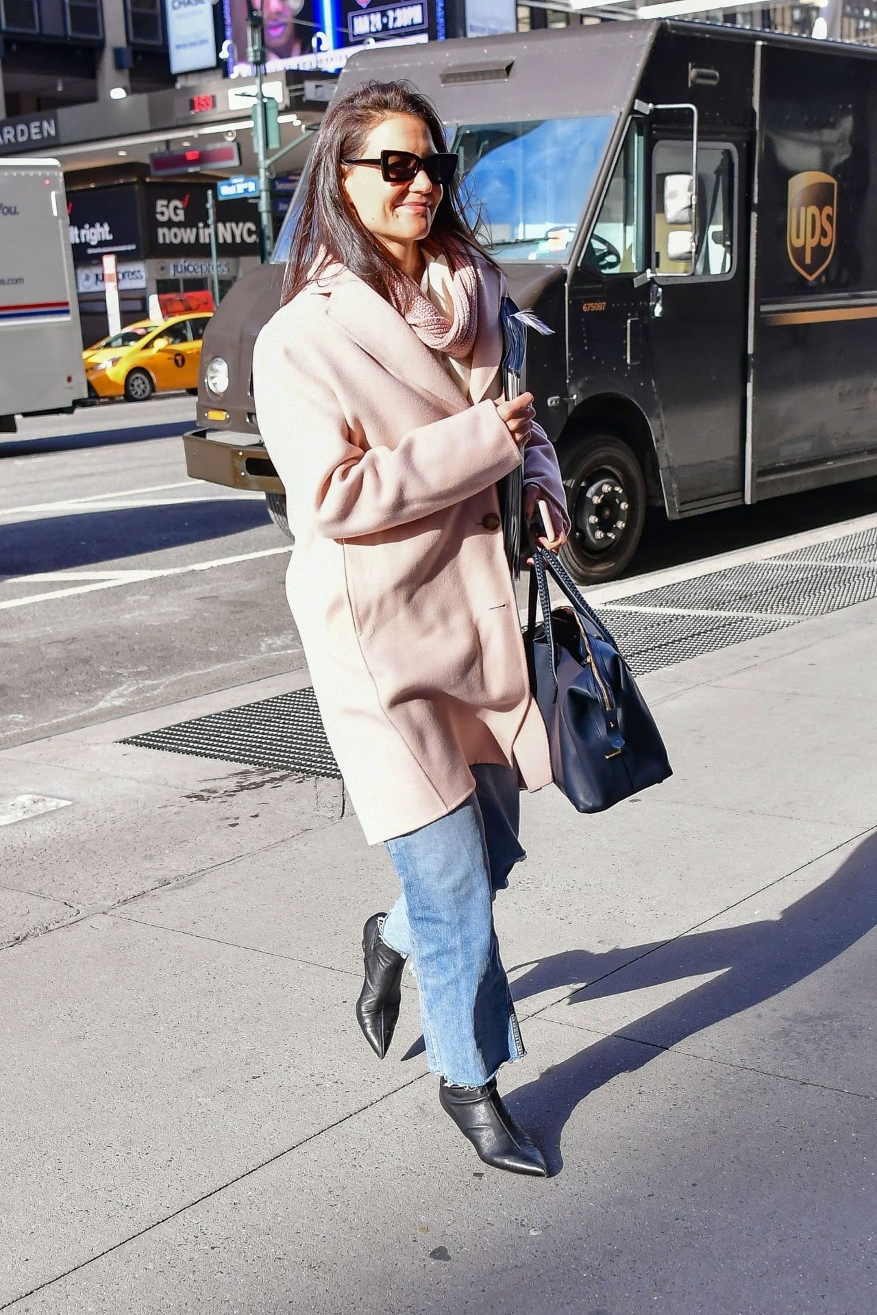 Katie Holmes Winter Street Style 01/21/2020 • CelebMafia