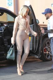 Khloe Kardashian - Arrives at Emilio