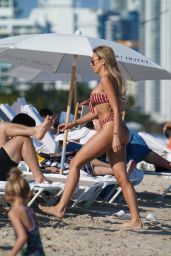Khloe Terae in a Bikini - Beach in Miami 01/28/2020