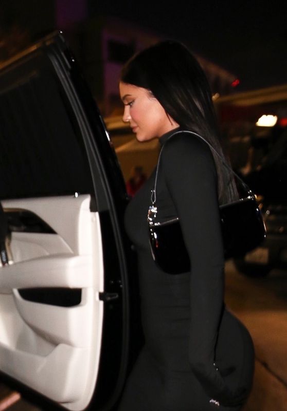 Kylie Jenner - Leaving Staples Center in LA 01/11/2020