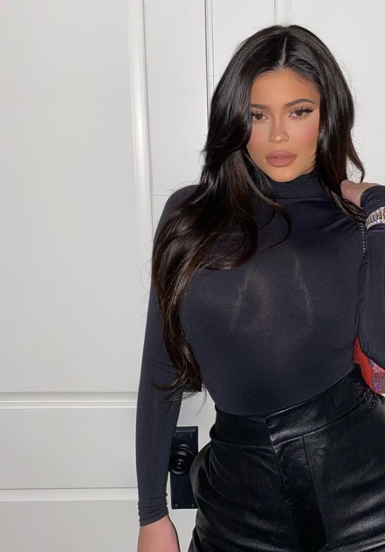 Kylie Jenner Style - Social Media 01/31/2020