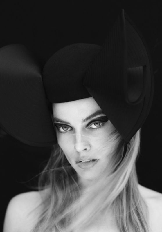 Margot Robbie – V Magazine Spring 2020 Photoshoot (Moschino)