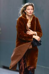 Martha Hunt - Opening Bell of the Nasdaq for NYFW 01/27/2020