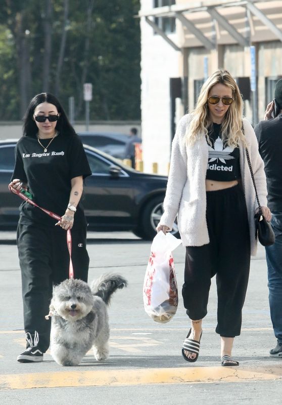 Noah Cyrus and Mom Tish Cyrus - Shopping in LA  01/25/2020