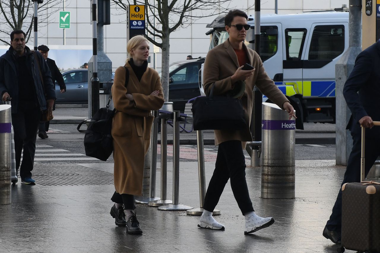 Samara Weaving at Heathrow Airport in London, December 2019 • CelebMafia