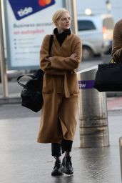 Samara Weaving at Heathrow Airport in London, December 2019