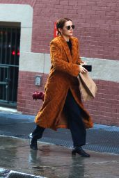 Zoey Deutch Street Style - Shopping in New York 01/16/2020