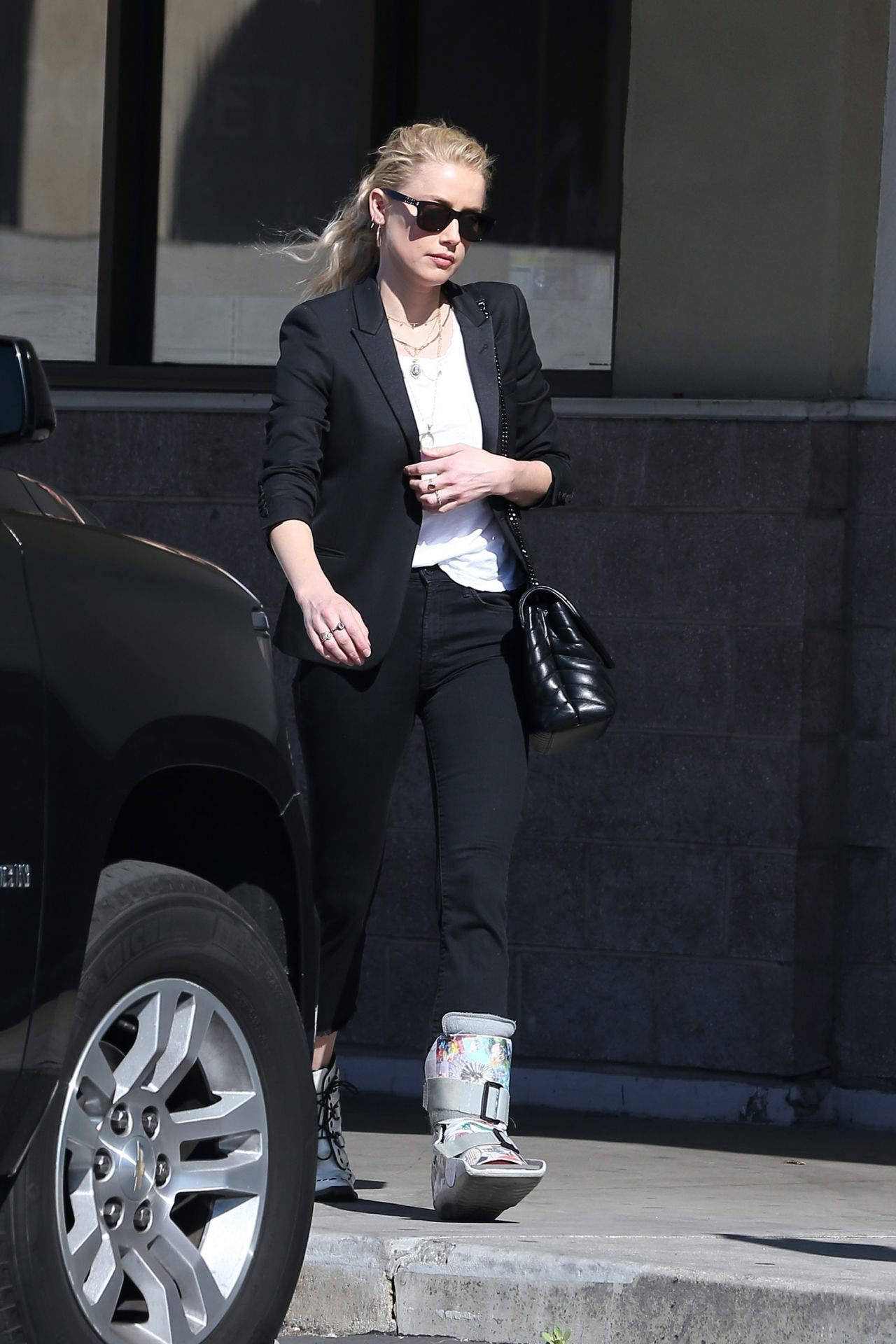 Amber Heard in Casual Outfit - LA 02/07/2020 • CelebMafia