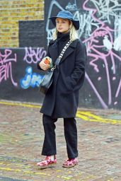 Amelia Windsor Street Style - London 02/23/2020