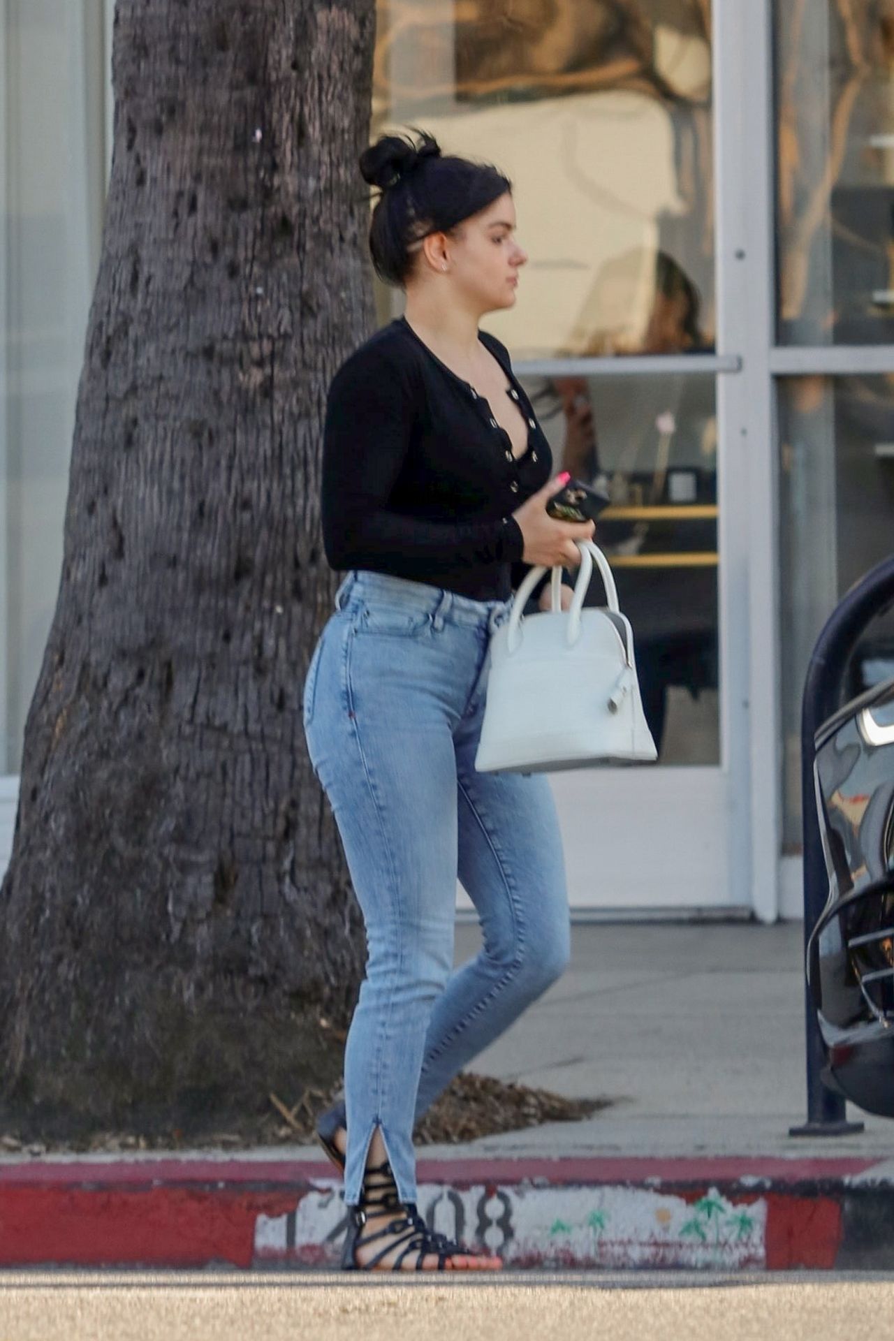 Ariel Winter in Casual Outfit - Leaves a Nail Salon in Studio City 02