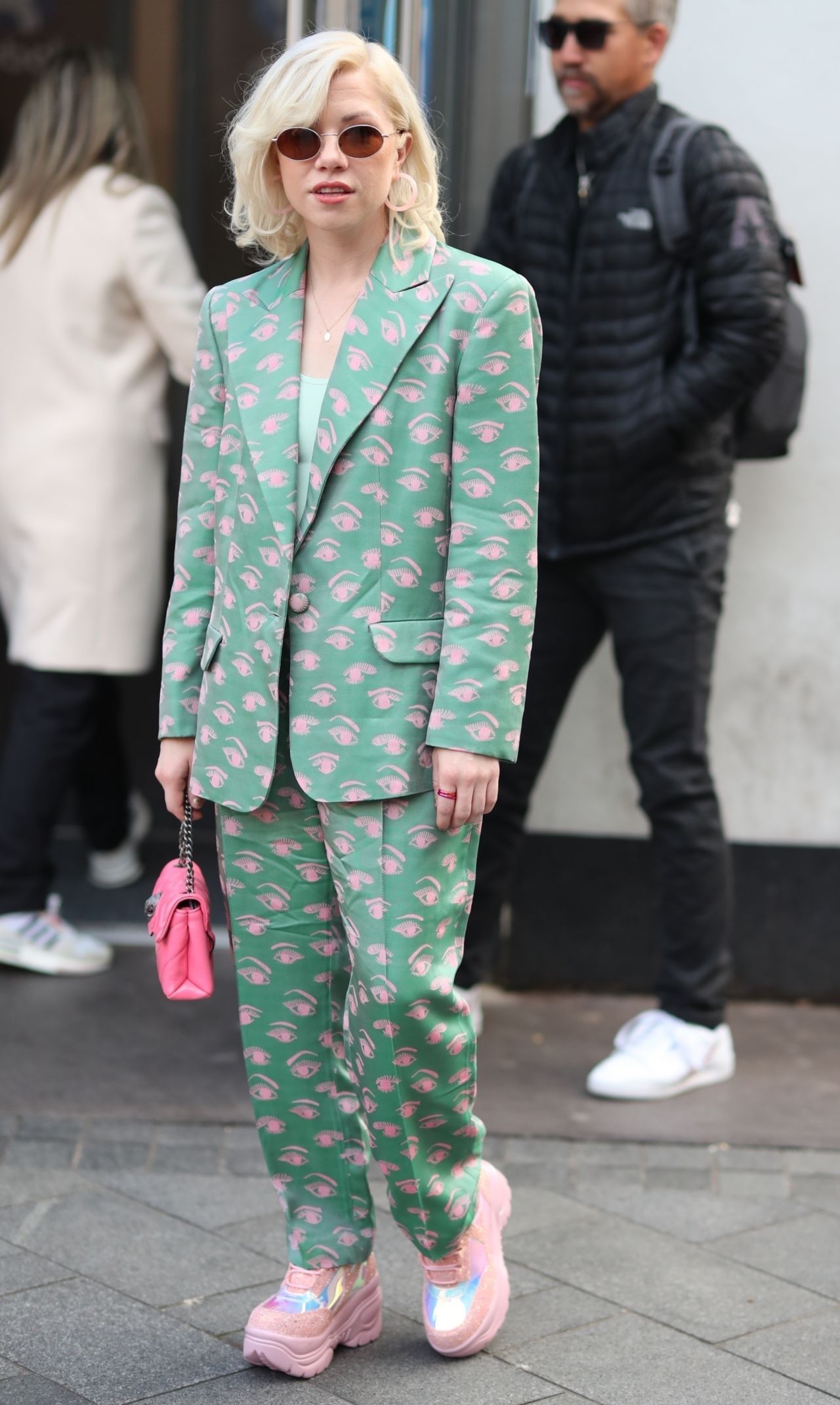 Carly Rae Jepsen - Arriving at Global Radio in London 02/05/2020