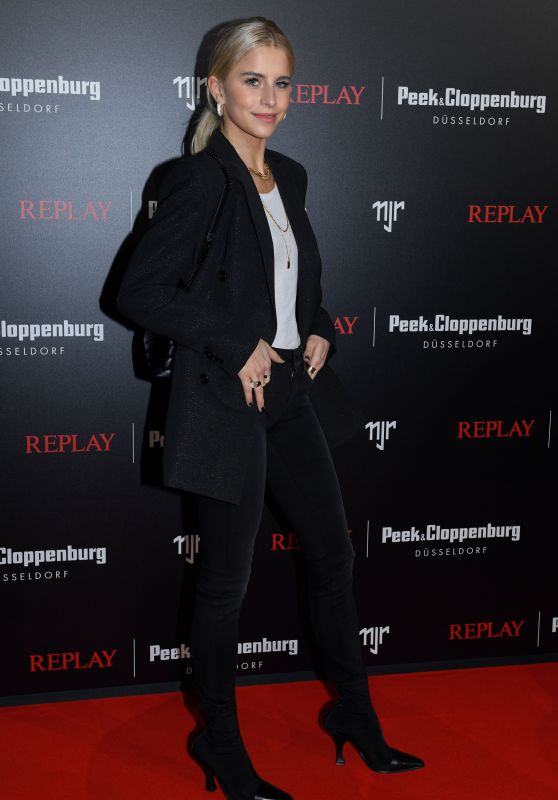 Caroline Daur – REPLAY Peek & Cloppenburg in Dusseldorf 02/13/2020
