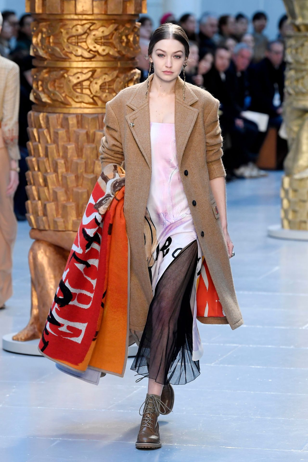 Gigi Hadid Wearing a Chloe Bag in Paris 06/29/2023 • CelebMafia
