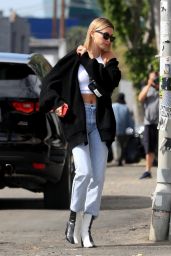 Hailey Rhode Bieber Street Style - Head Out to Breakfast in West Hollywood 02/29/2020