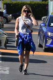 Hilary Duff in Leggings 02/11/2020