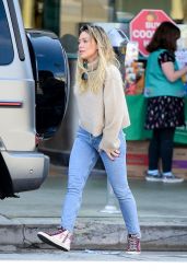 Hilary Duff Street Style 02/23/2020