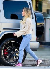 Hilary Duff Street Style 02/23/2020