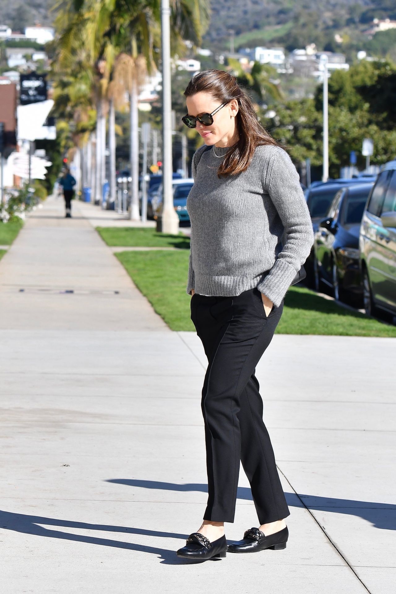 Jennifer Garner - Arrives for Sunday Morning Church Services in Pacific