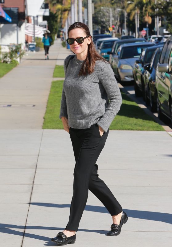 Jennifer Garner - Arrives for Sunday Morning Church Services in Pacific Palisades 02/02/2020