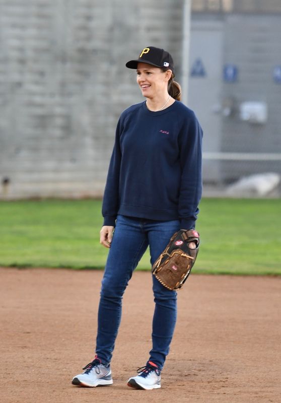 Jennifer Garner - Playing Baseball With Her Son in LA 02/25/2020