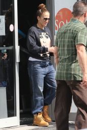 Jennifer Lopez in Casual Outfit 02/06/2020