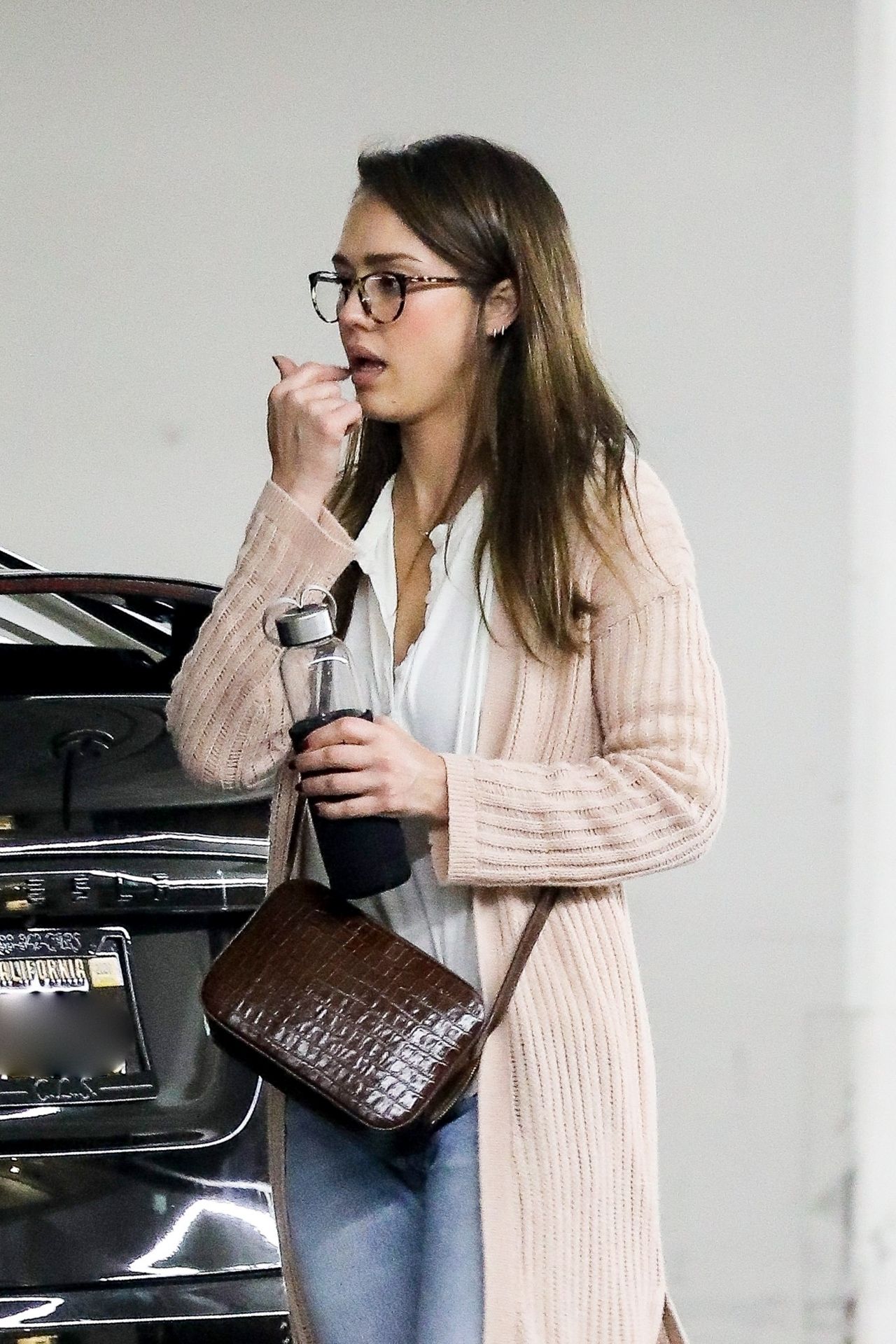 Jessica Alba - Grocery Shopping 02/01/2020 • CelebMafia