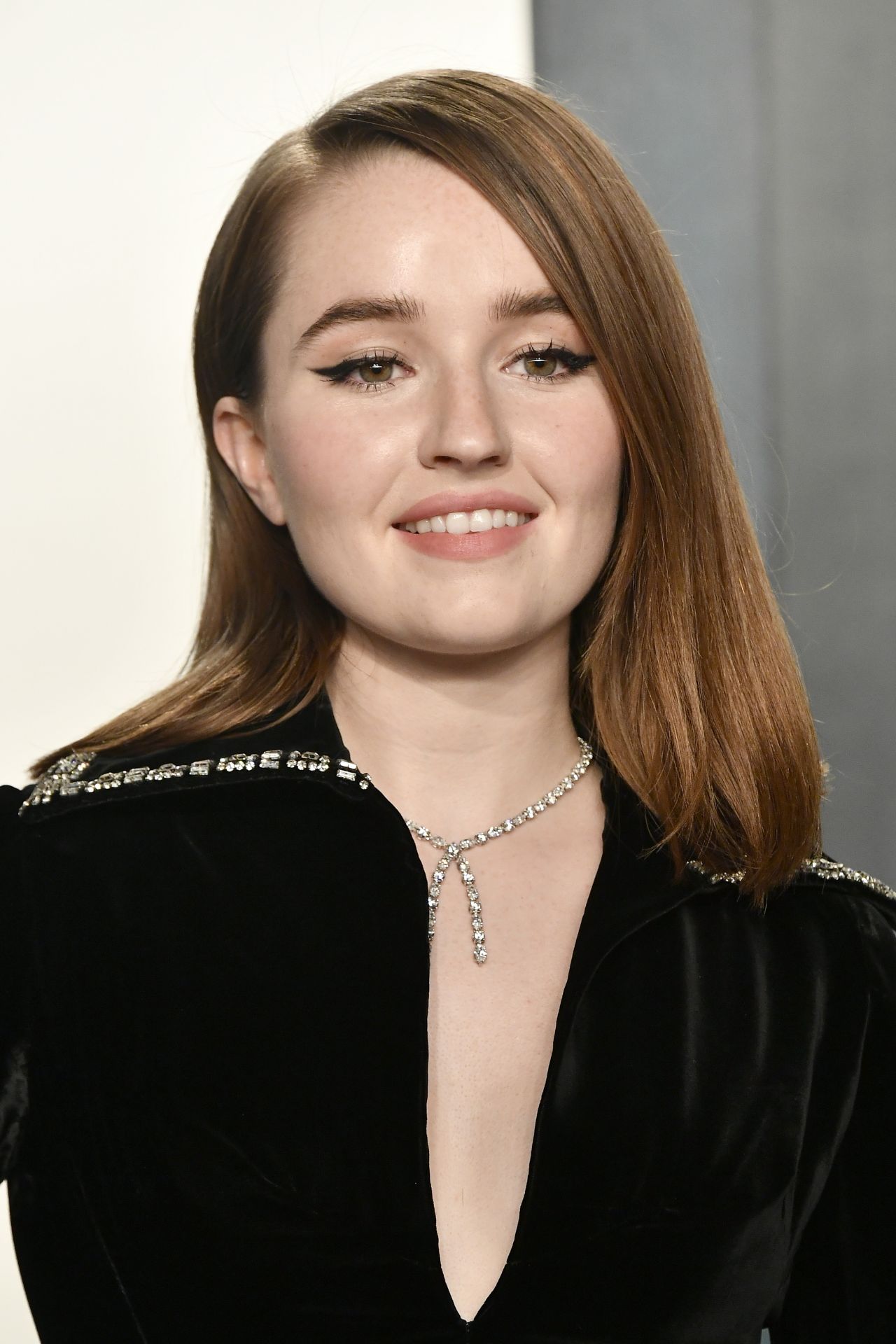 Kaitlyn Dever – Vanity Fair Oscar Party 2020 • CelebMafia